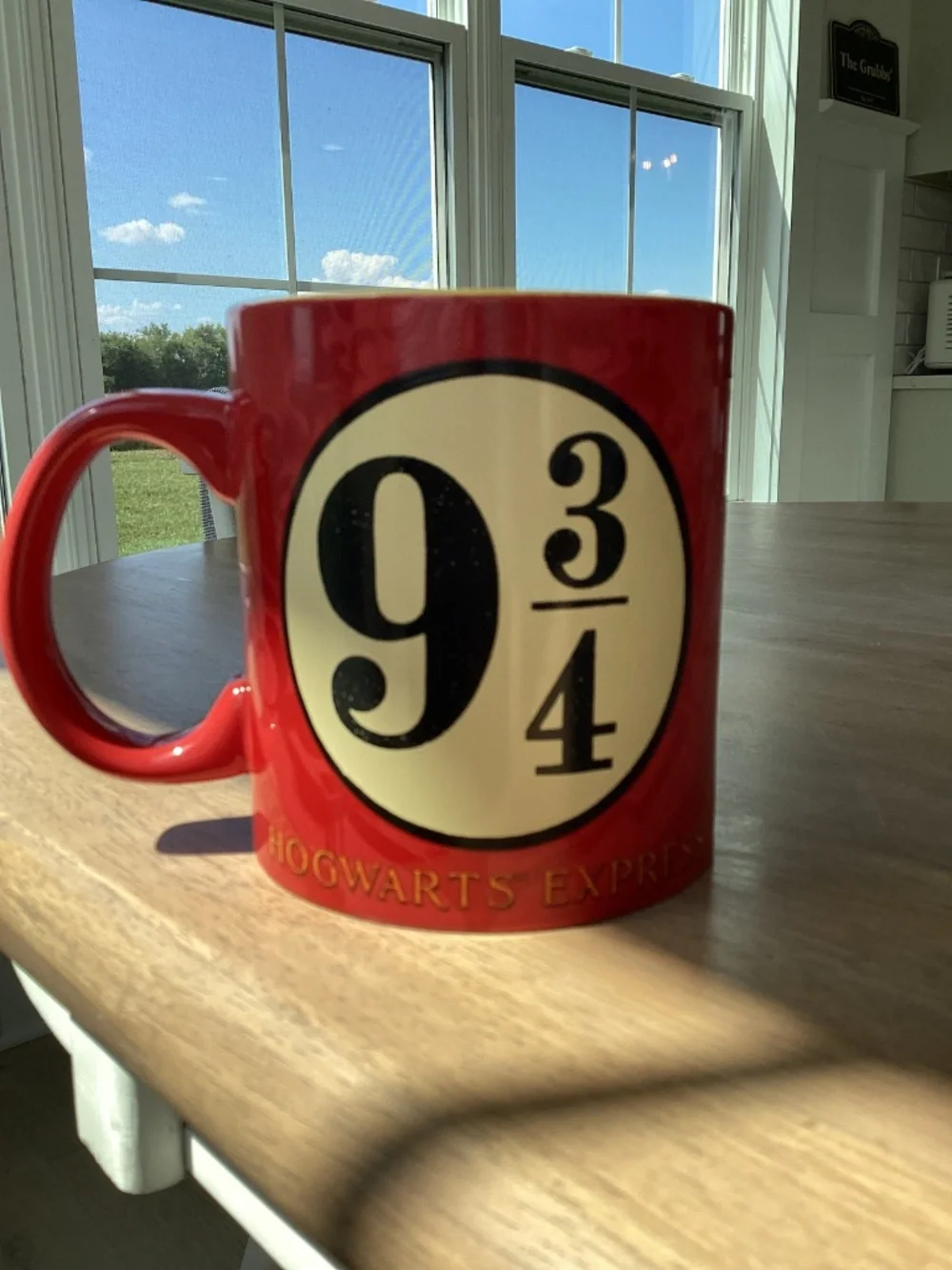 Harry Potter Hogswarts Express Train Platform 9 3/4 20 oz coffee mug red yellow